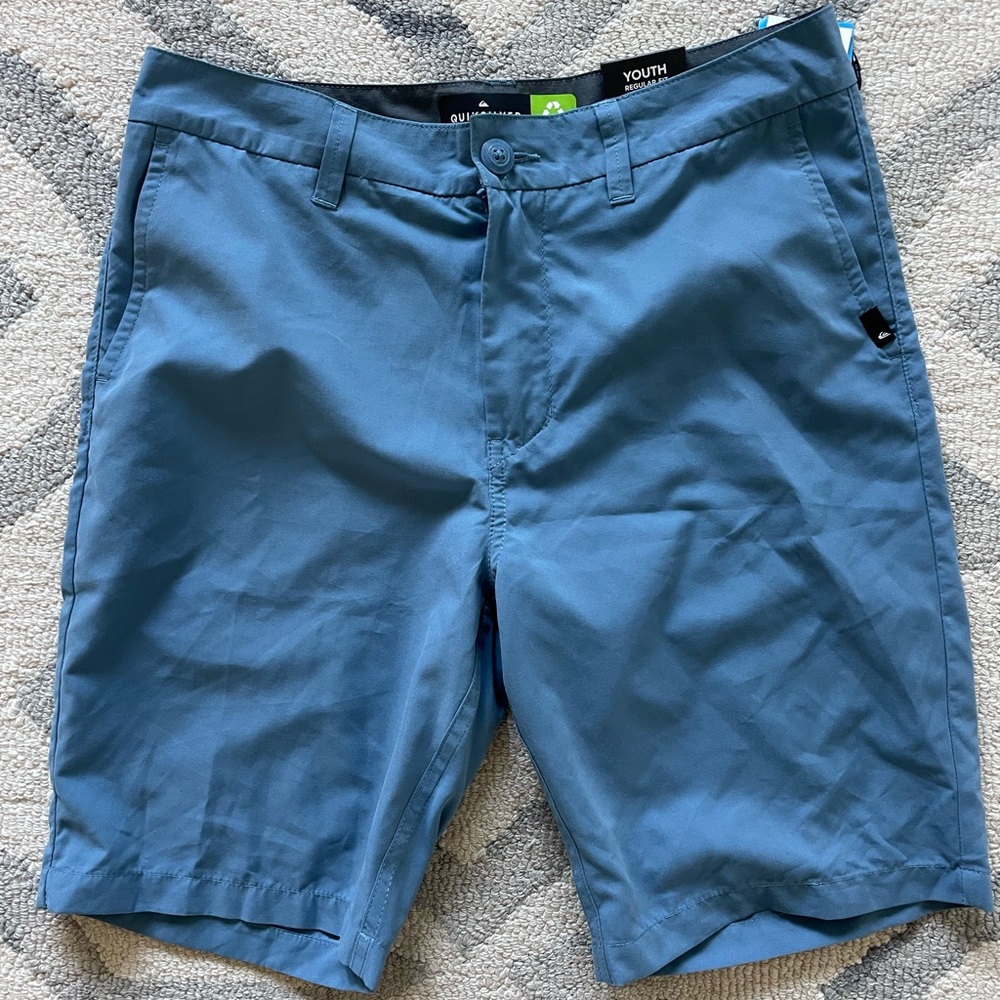 Quicksilver Boys Amphibian board/walking shorts.  Captains Blue Size 29 $50 NWT